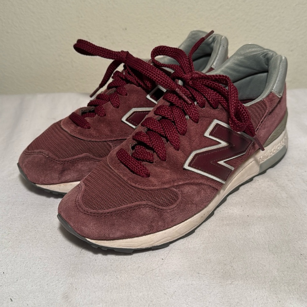 New Balance 1400 Maroon Sneakers, size 6 men’s = 8 women’s